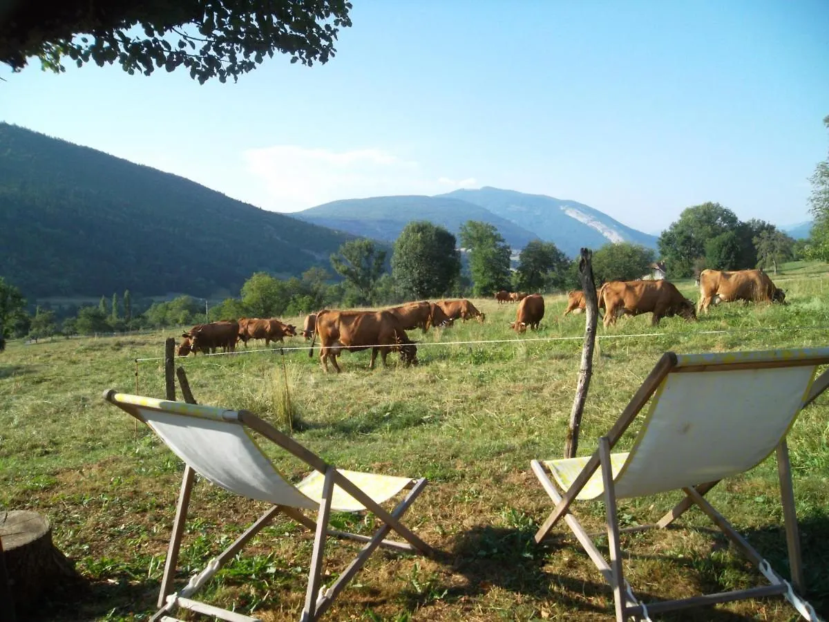 La Roulotte De La Buissonniere Bed & Breakfast Le Noyer