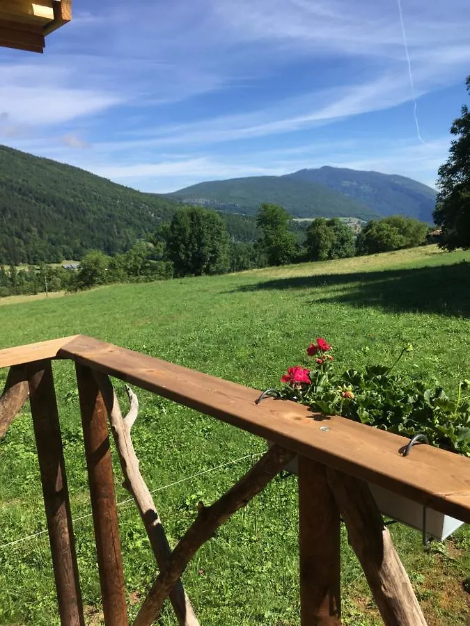 La Roulotte De La Buissonniere Bed & Breakfast Le Noyer  France