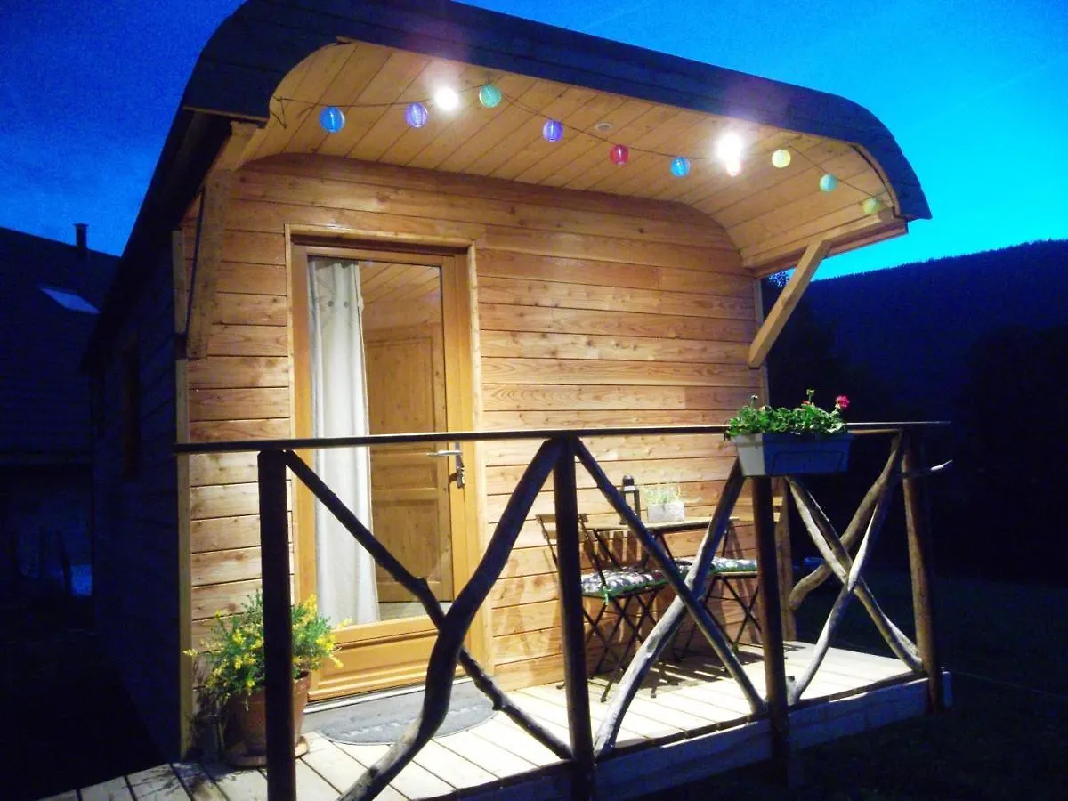 La Roulotte De La Buissonniere Bed & Breakfast Le Noyer  France