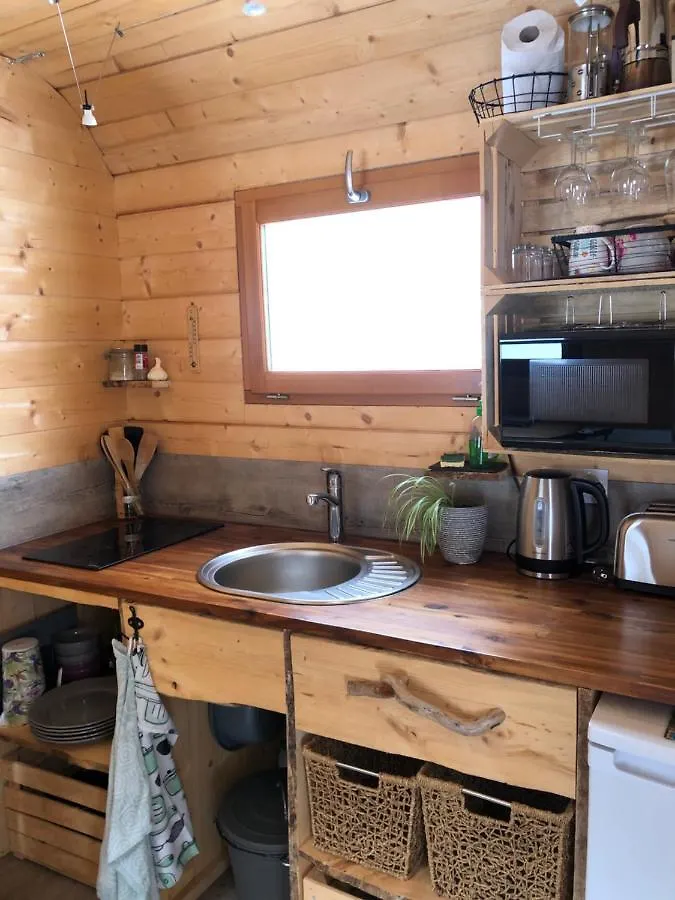 La Roulotte De La Buissonniere Bed & Breakfast Le Noyer